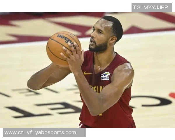 小莫布里表现起伏9投4中贡献14分6篮板6助攻1盖帽 小莫布里表现起伏9投4中贡献14分6篮板6助攻1盖帽