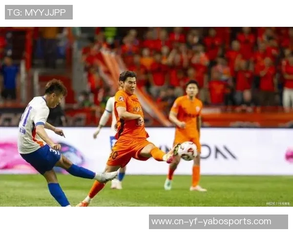 后场防守失误致命奥斯卡助攻侯永永头球破门泰山队暂时落后玉昆队