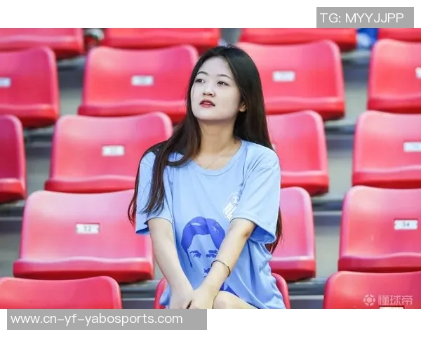 穿077球衣的女球迷晒打球美照展现对篮球的热爱与激情 穿077球衣的女球迷晒打球美照展现对篮球的热爱与激情