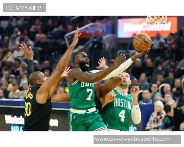 布朗闪耀全场成队史第二位单场斩获40分5板5助5断的传奇球员 布朗闪耀全场成队史第二位单场斩获40分5板5助5断的传奇球员