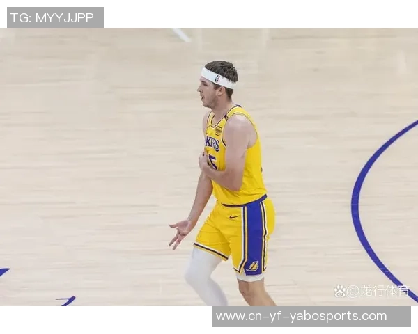 里夫斯谈与詹姆斯东契奇共打球的责任感与自我期许