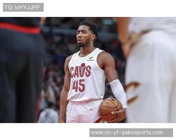 米切尔上半场状态低迷仅得6分球队遭遇严防表现不佳需调整策略